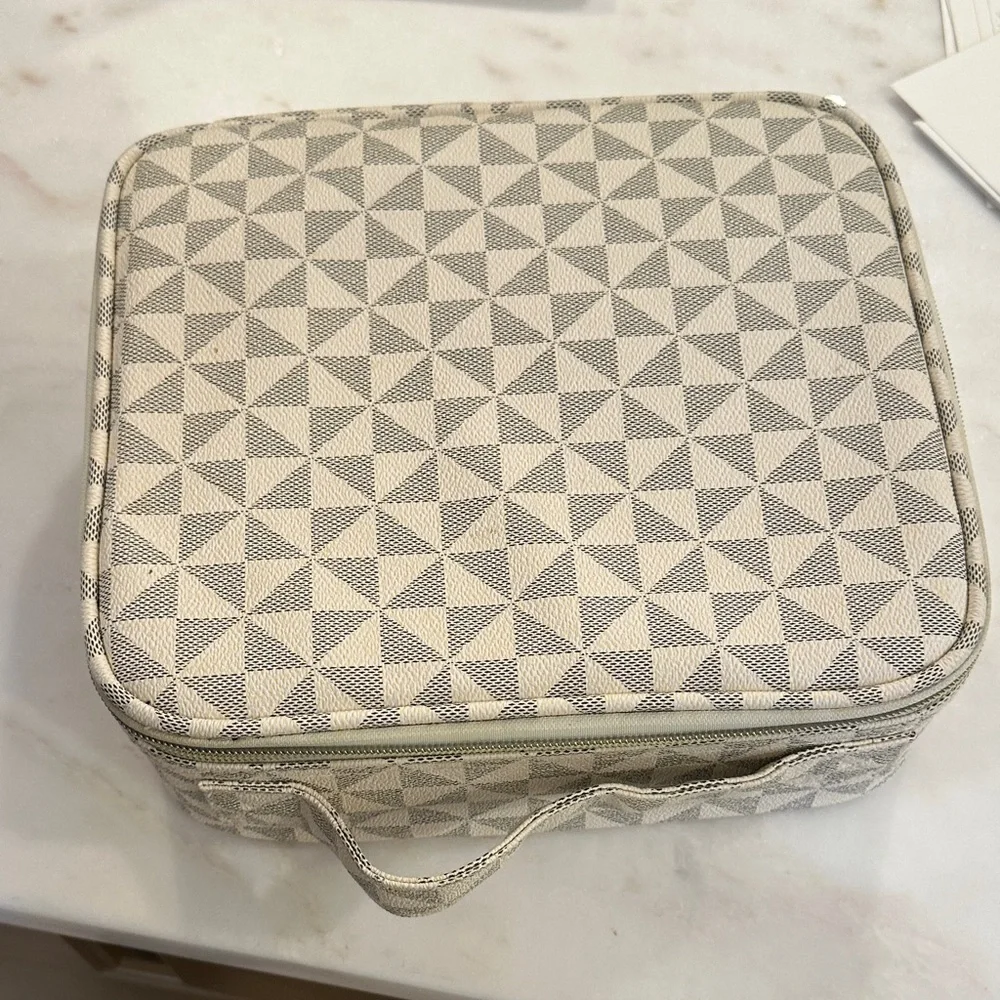 Geometric Patterned Cosmetic Bag - Picture 1 of 4